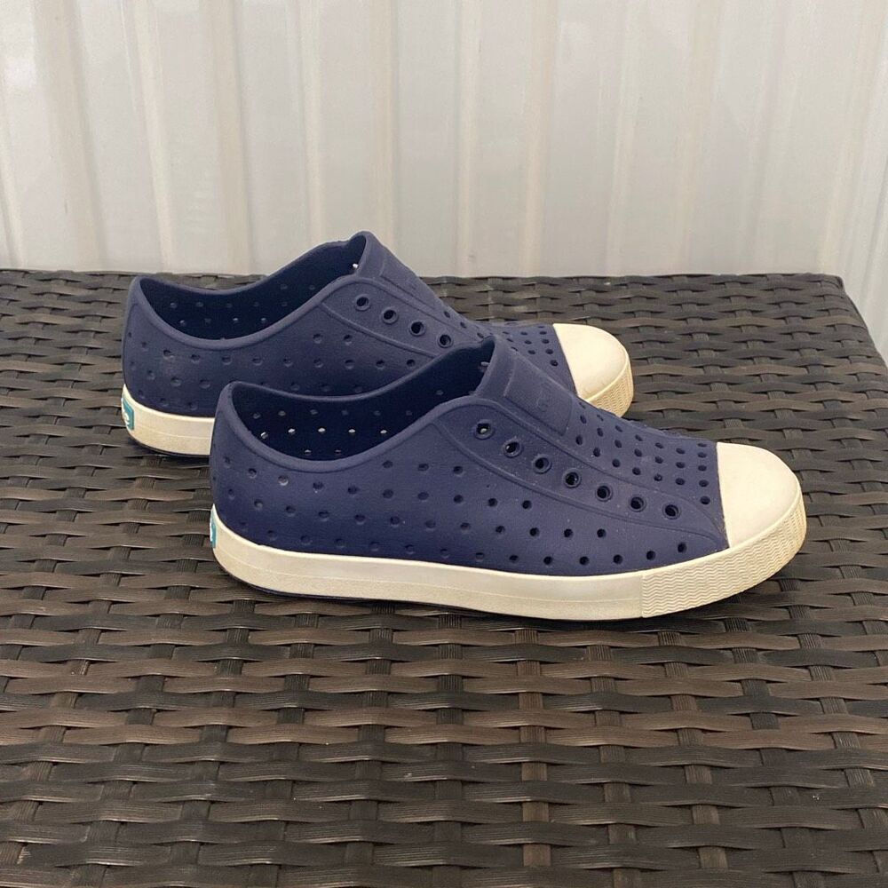 Native Jefferson shoes junior size 3